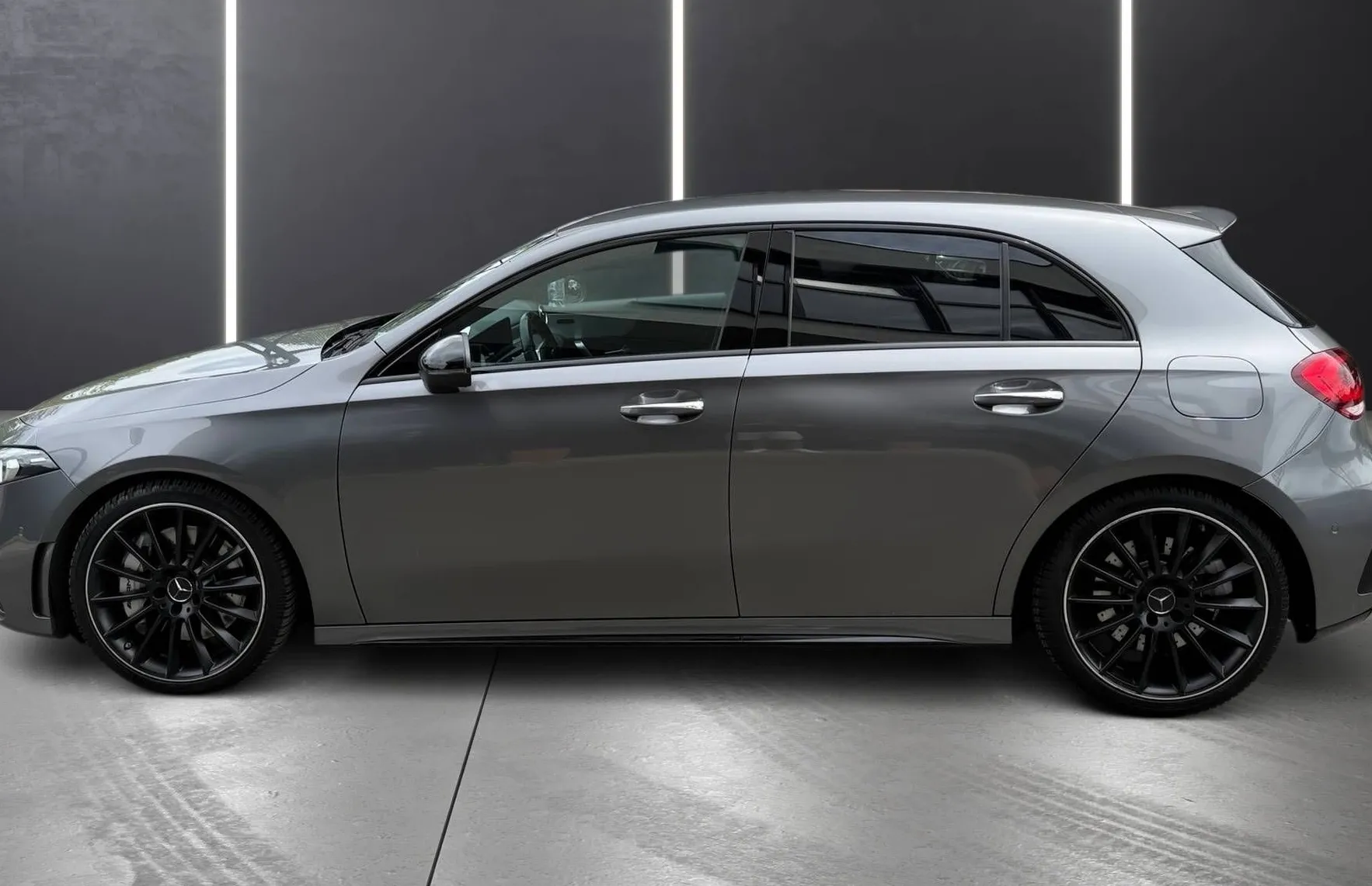Zunanja slika - Mercedes-Benz A-Razred - 35 AMG 4MATIC + DTC LED KAM NAVI PDC RADAR TOP - 3