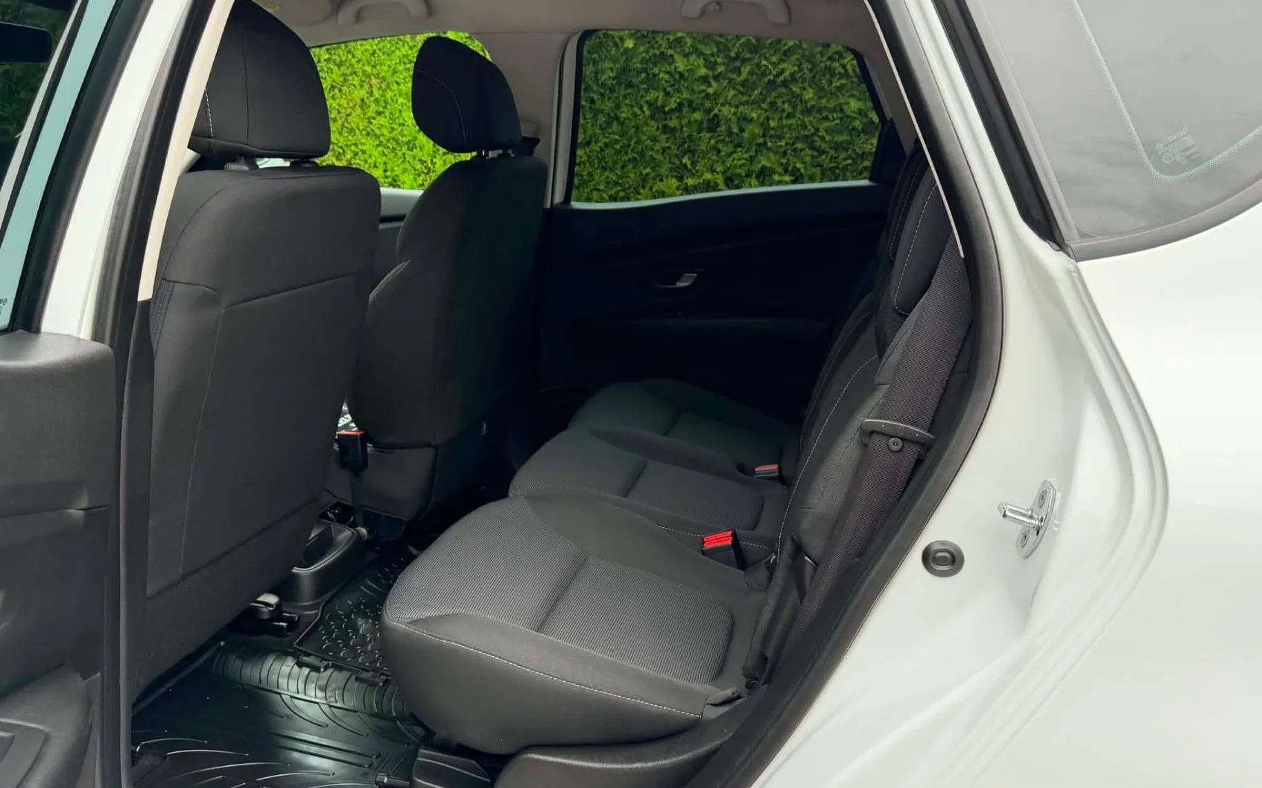 Notranja slika - Renault Scenic - 1.2-LED LUČI-136.000km-LIZING ZA TUJCE-ODLIČEN-... - 11
