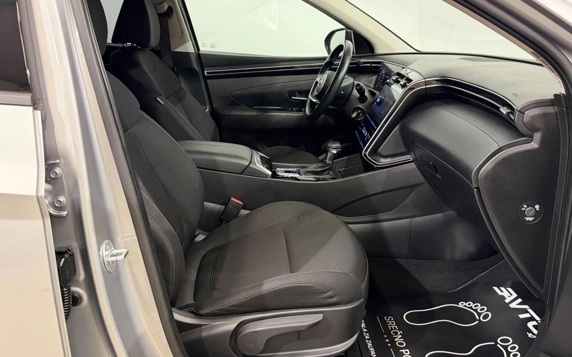 Notranja slika - Hyundai Tucson - 1.6 CRDi MHEV-AUT-LED-VIRTUAL-KAMERA-NAVI-PDC-TEMP - 11
