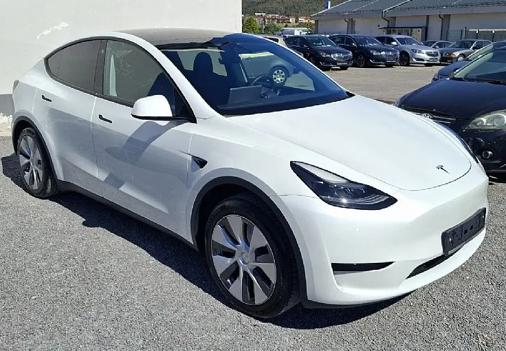 Zunanja slika - Tesla Model Y - Long Range - samo 28.335 kilometrov - 2