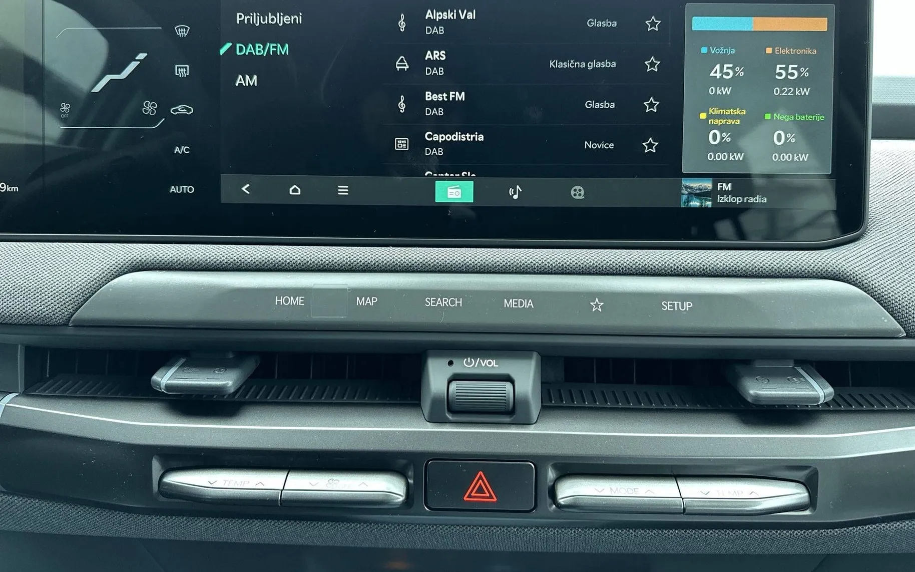 Notranja slika - KIA EV3 - SKY 58.3 kWh baterija - 16