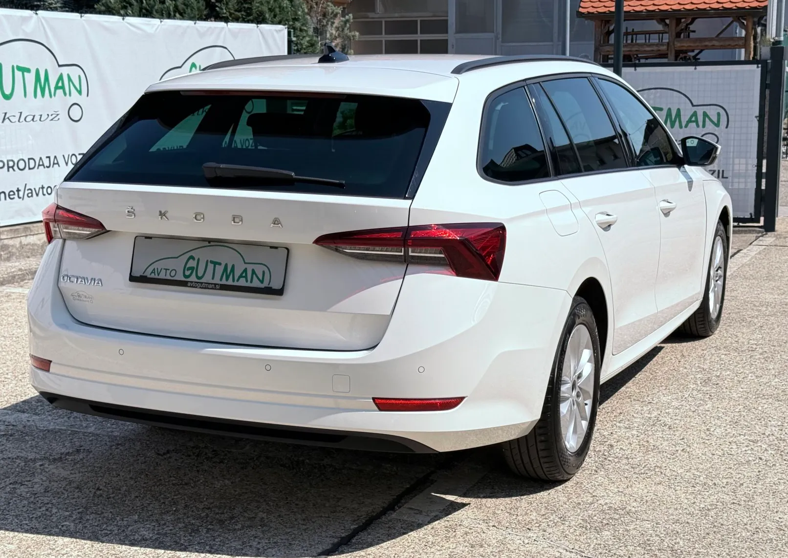 Zunanja slika - Škoda Octavia - Combi 2,0 TDI Active - 3