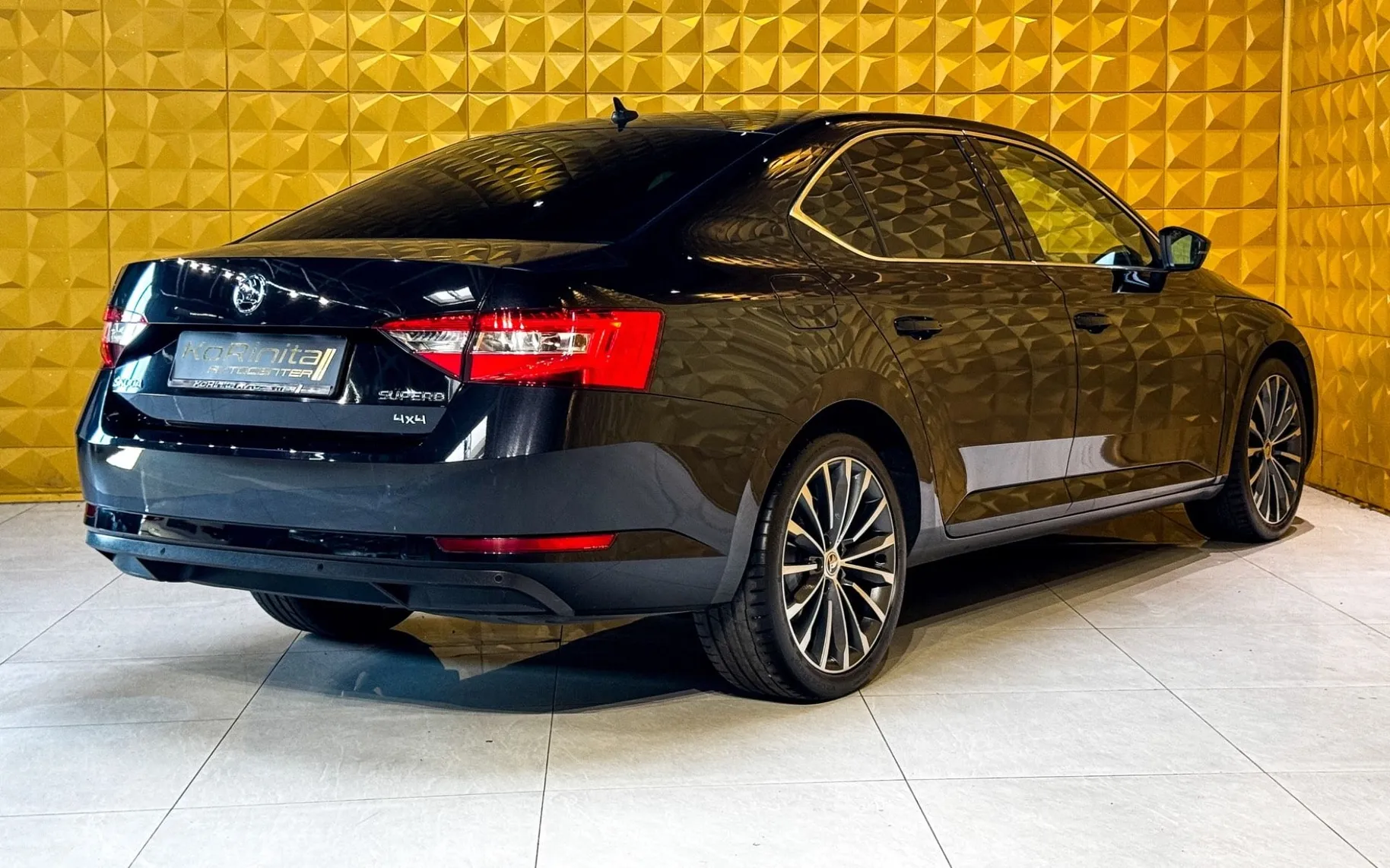 Notranja slika - Škoda Superb - 4x4 2.0 TDI AVT.-NAV - 11