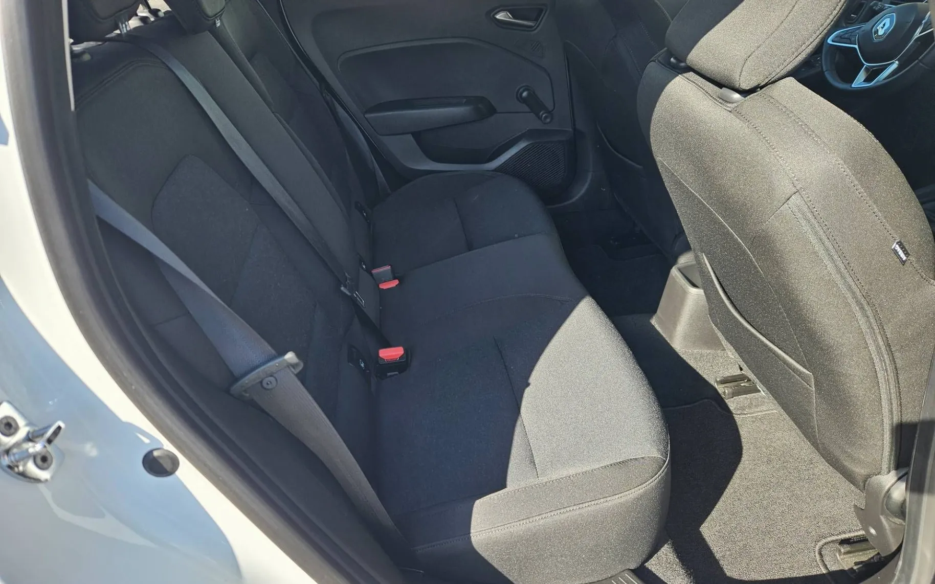 Notranja slika - Renault Clio - Blue dCi 100   1.LASTNIK SLO LED  LANE DAB... - 11