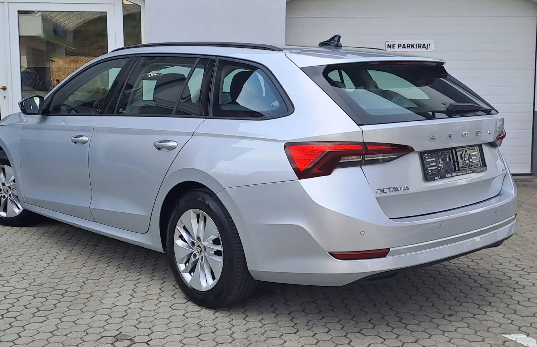 Zunanja slika - Škoda Octavia - Combi 2.0 TDI 4x4 Ambition DSG - 3