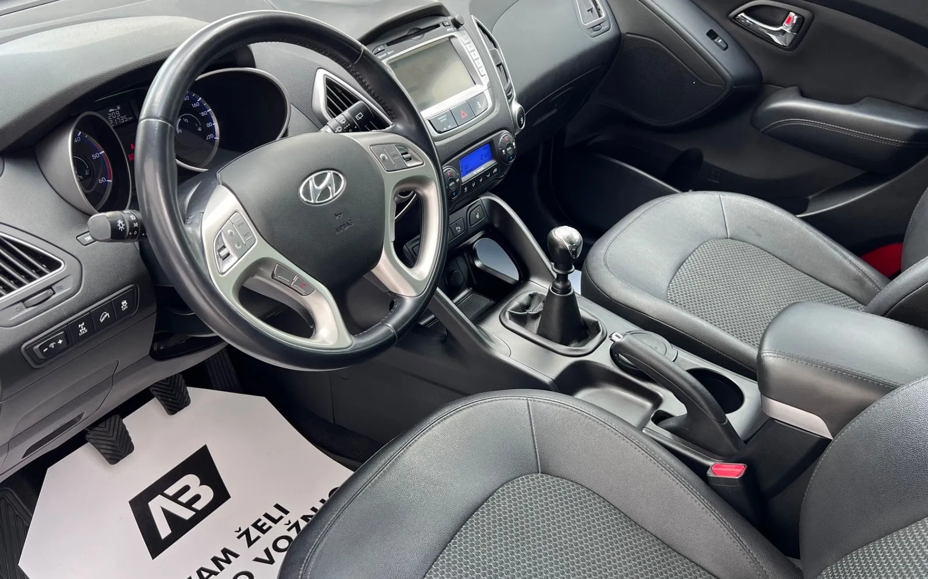 Notranja slika - Hyundai ix35 - 4WD 2.0 CRDi+1.LAST+SLO+NAVI+R.KAMERA - 10