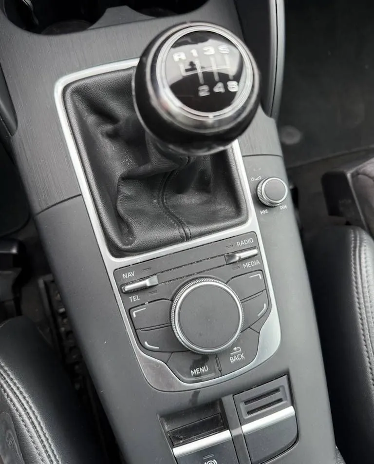 Notranja slika - Audi A3 - 1.6 TDI SPORT OPR.VELIK SERVIS NA KREDIT BREZ PO - 8