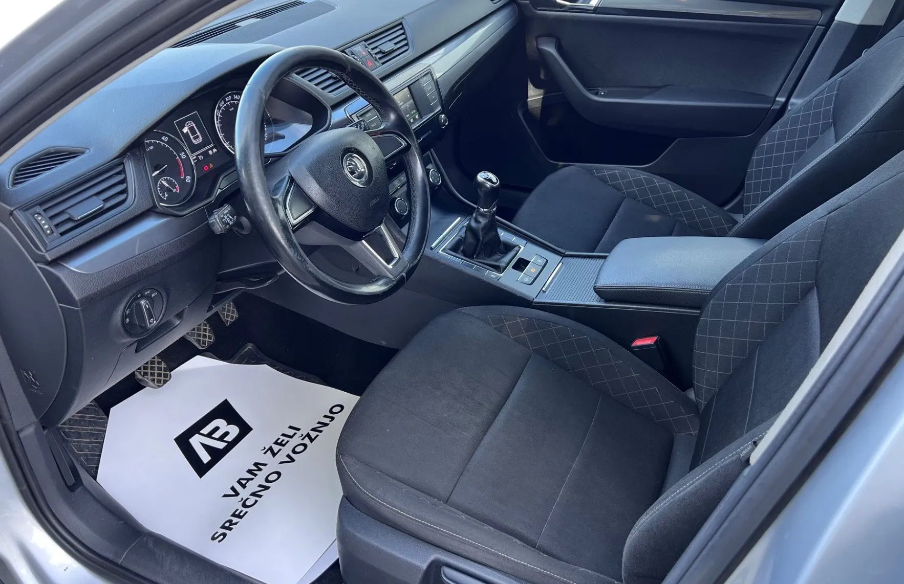 Zunanja slika - Škoda Superb - 2.0 TDI+ALU+TEMP+USB - 9