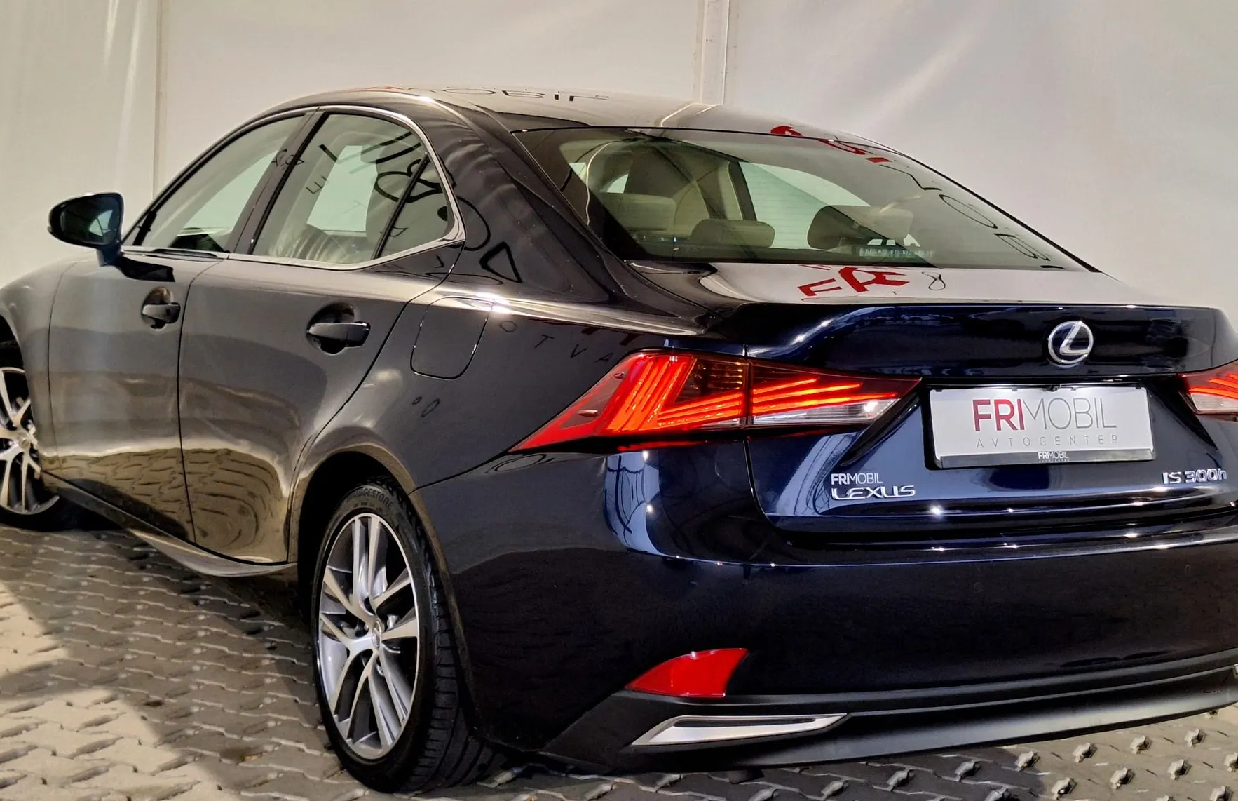 Zunanja slika - Lexus IS - 300h Base - 4