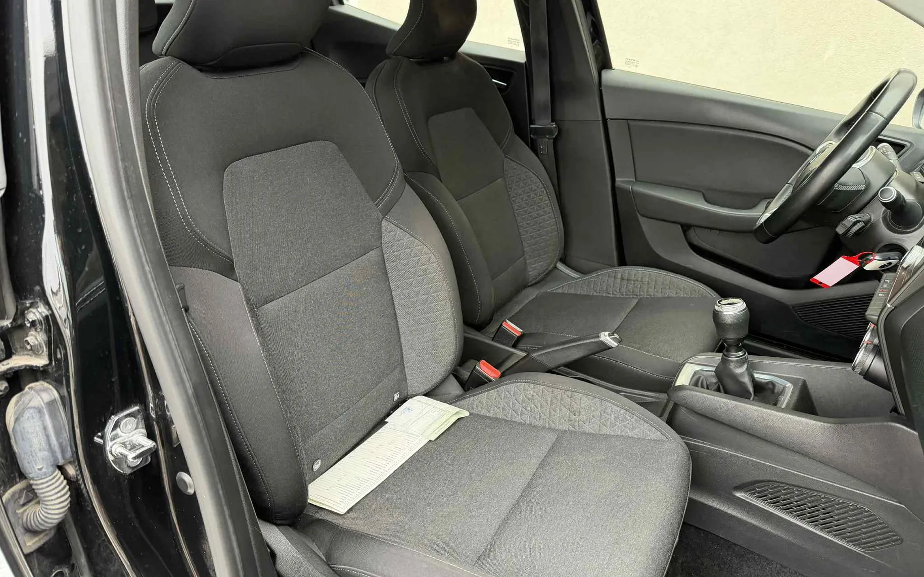 Notranja slika - Renault Clio - TCe 100 Zen - 12
