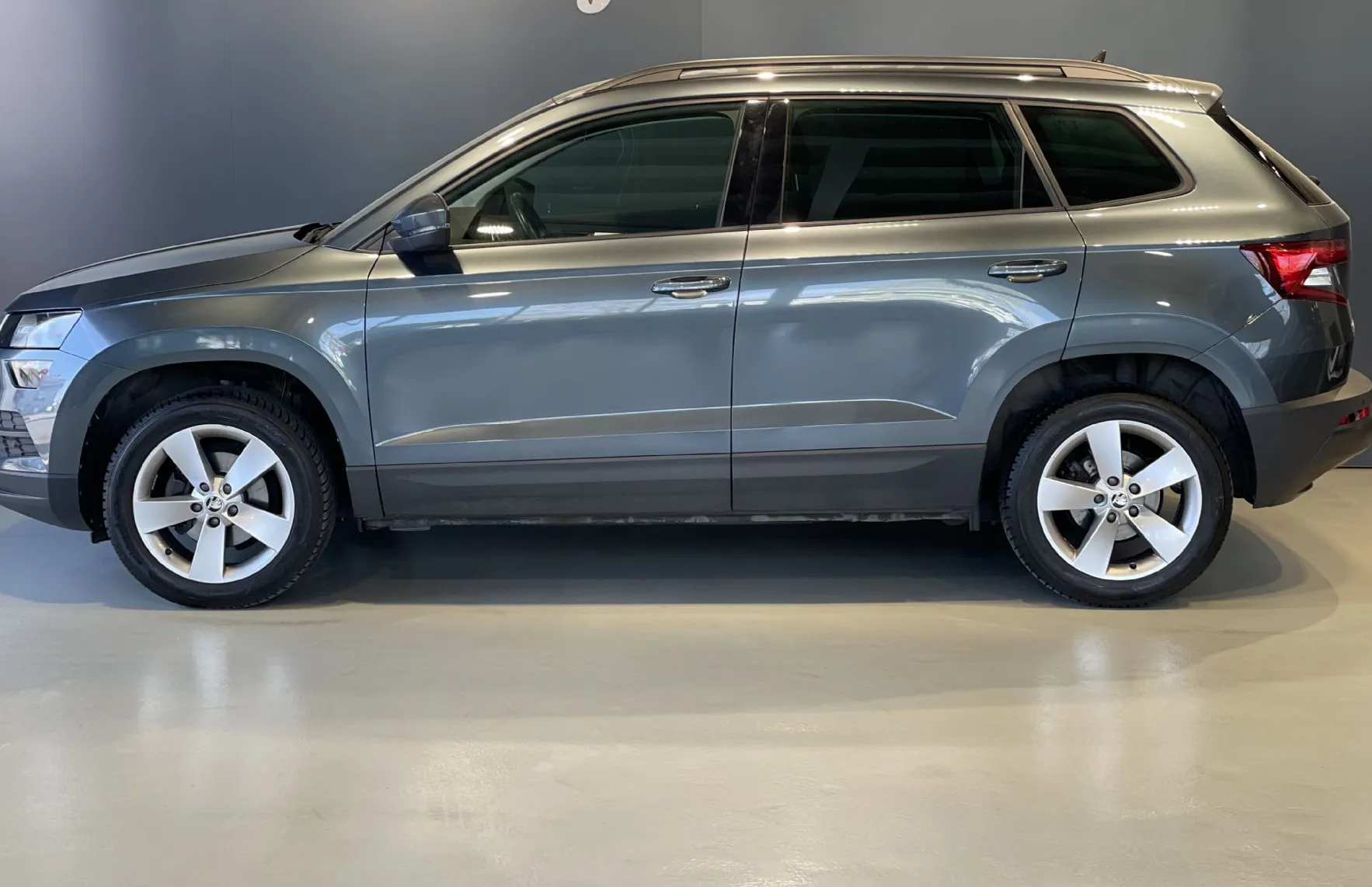 Zunanja slika - Škoda Karoq - 1.LASTNIK-SLO-KEYLESS-KAMERA-RADAR-ALU - 5