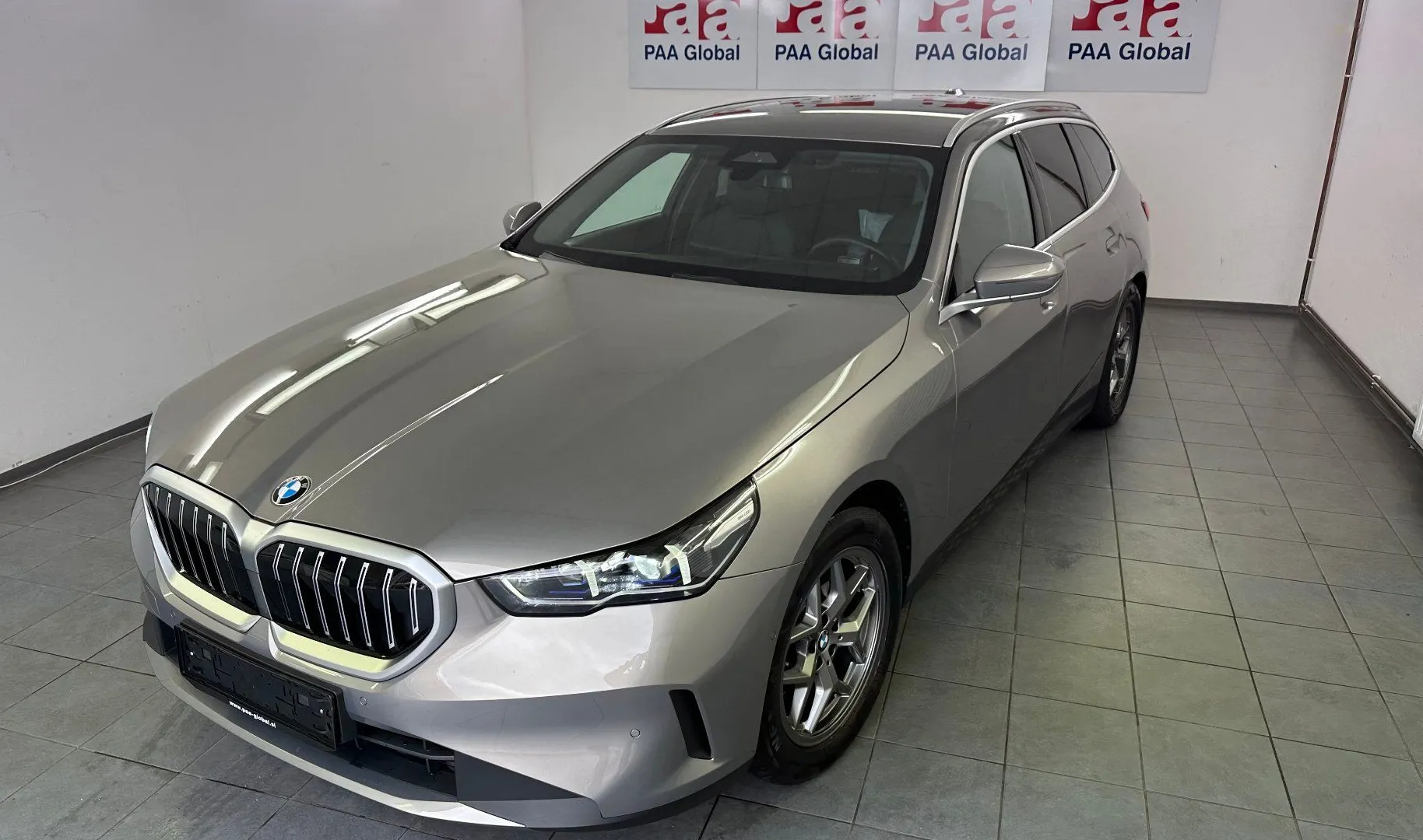 Zunanja slika - BMW Serija 5 - 520i NEMŠKI+4ALU.KAMERA.KLJUKA.ACC.USNJE.51.000 KM - 2