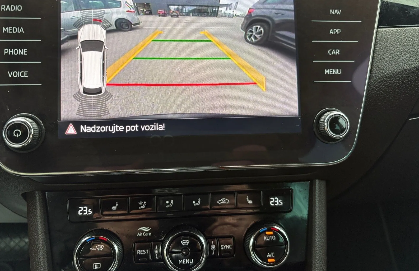 Zunanja slika - Škoda Superb - 2.0 TDI L K Combi DSG 4X4 ... - 16