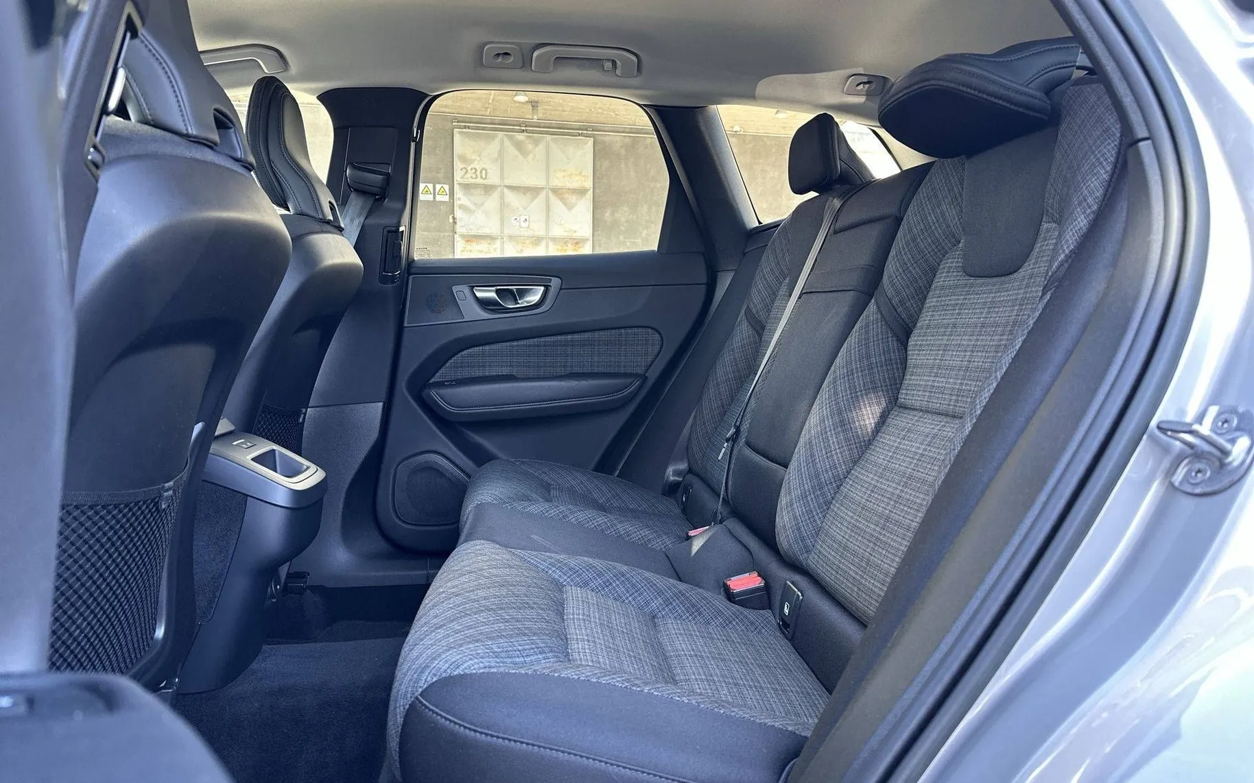 Notranja slika - Volvo XC60 - B4 D AWD Core Avt. - 11
