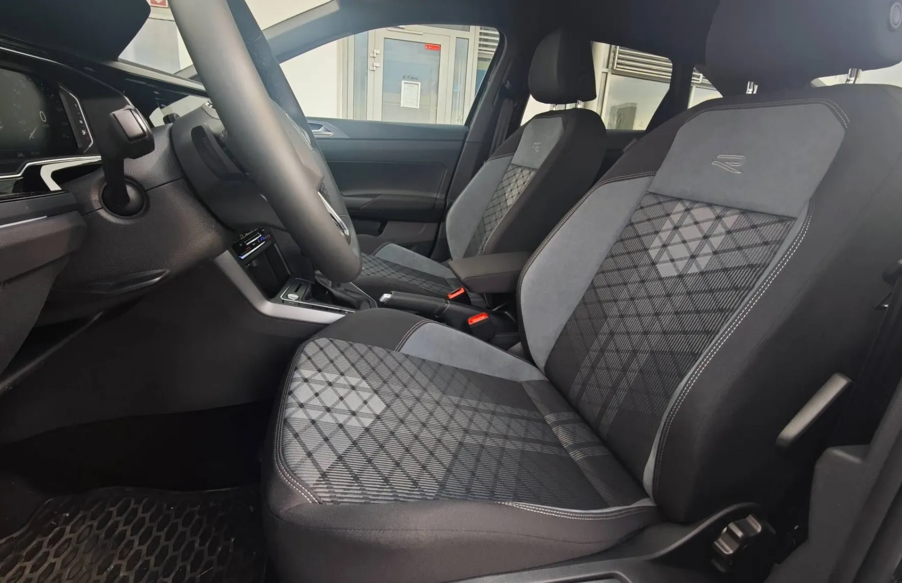 Zunanja slika - Volkswagen Taigo - 1.0 TSI 4JOY 85  115 ... - 8