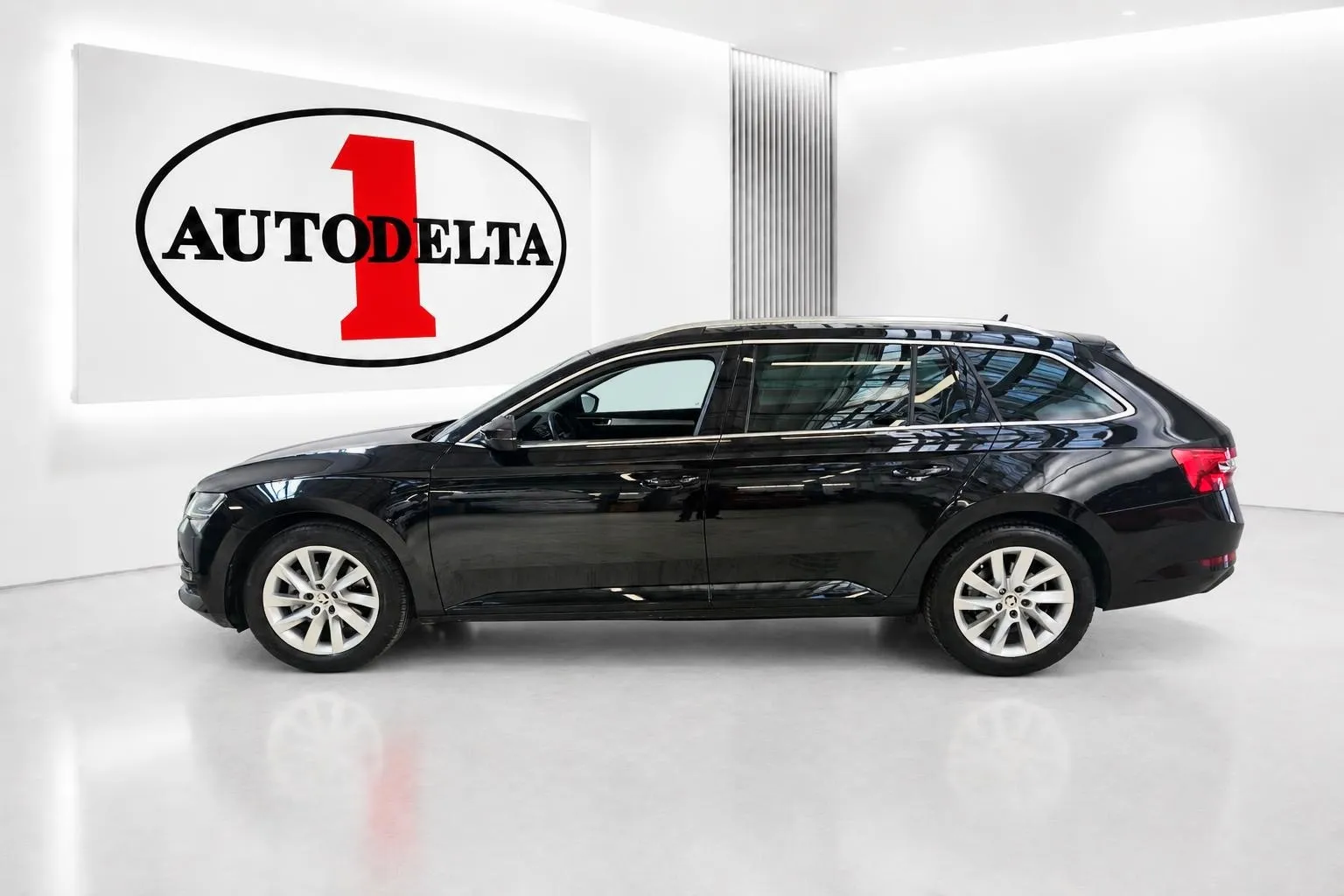 Zunanja slika - Škoda Superb - 2.0 TDI Ambition Combi DSG 110 kW - 3