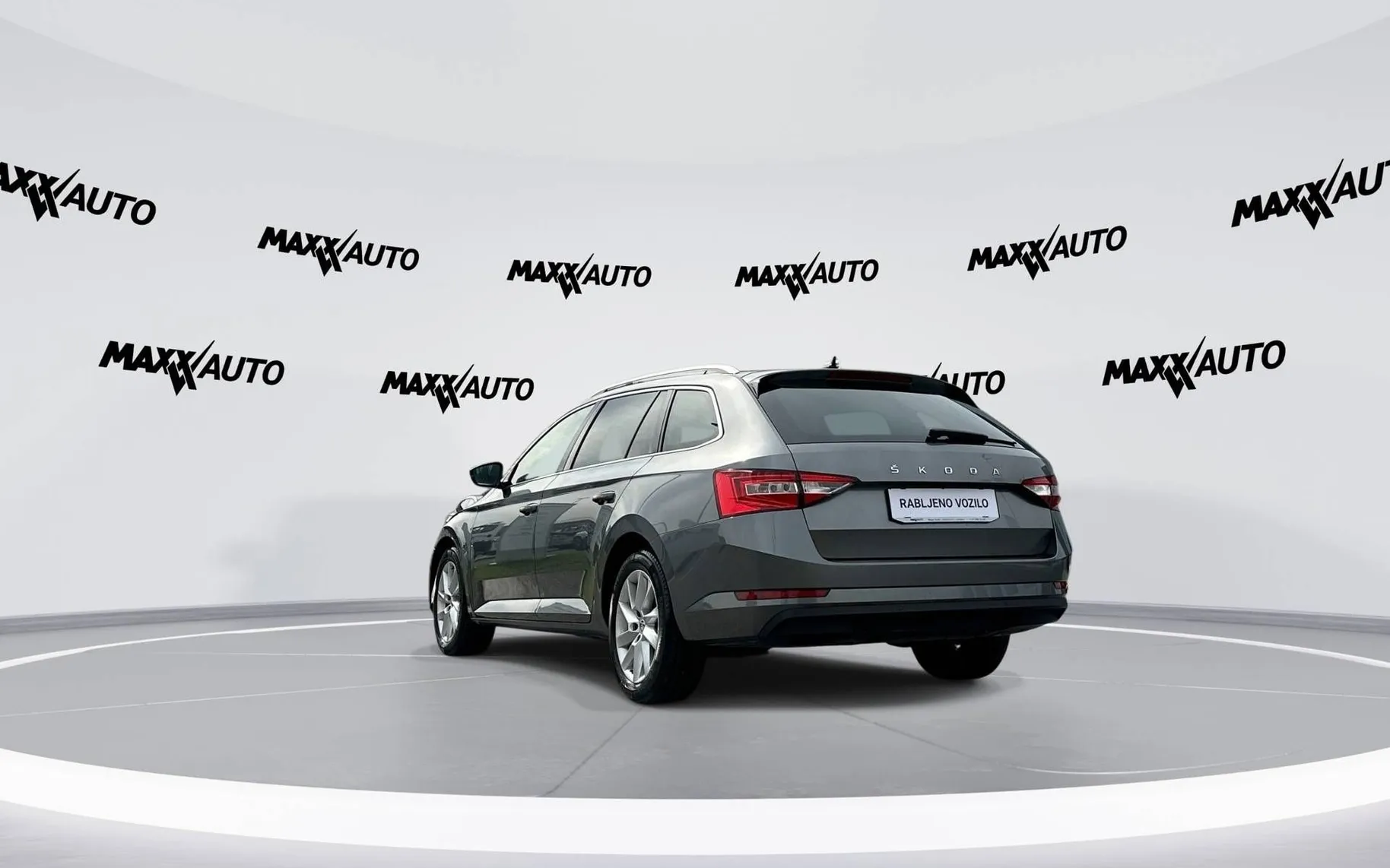 Notranja slika - Škoda Superb - Combi 2.0 TDI Sportline DSG - 7