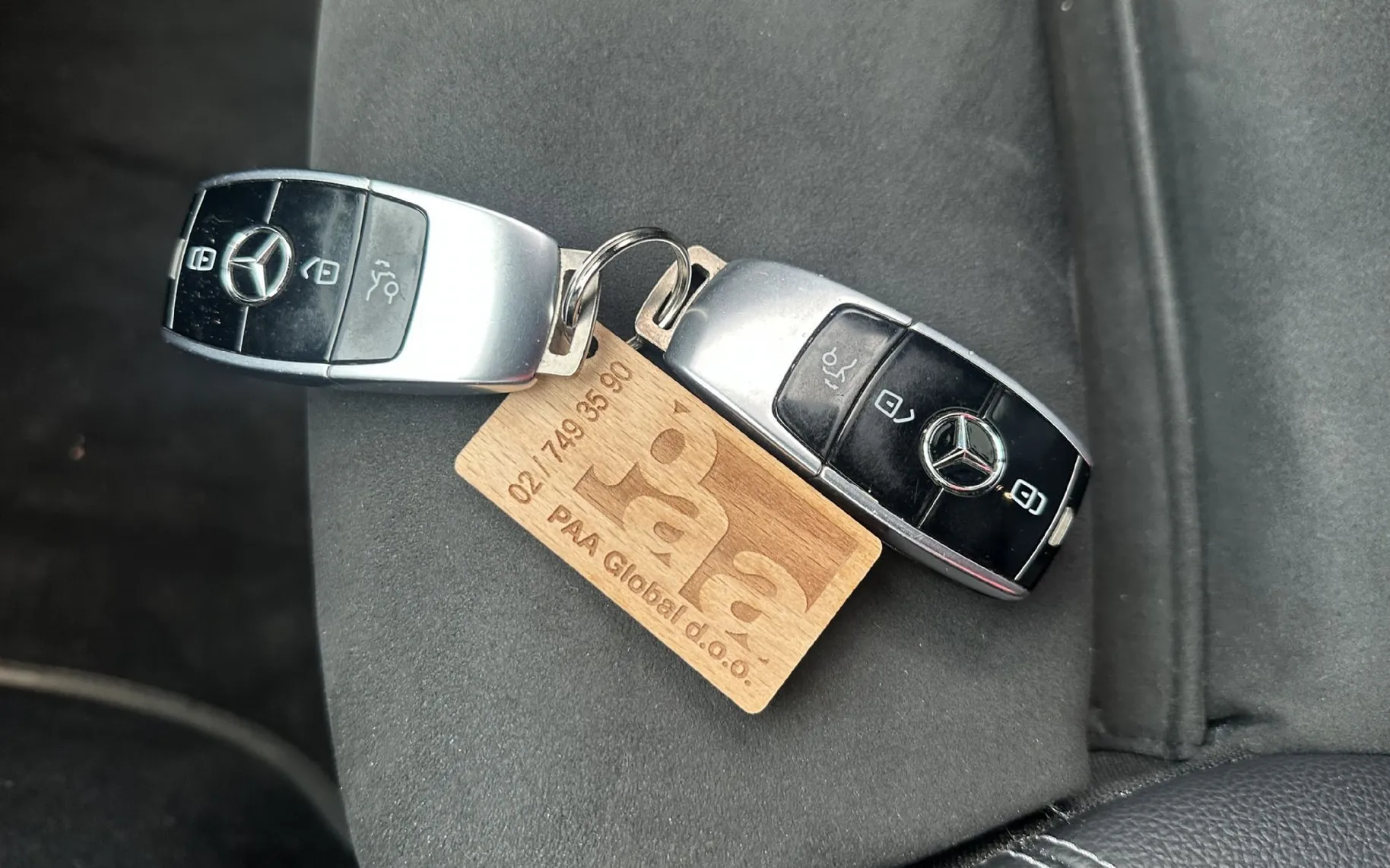 Notranja slika - Mercedes-Benz E-Razred - E 220 d T AMG Line Avt.USNJE.KAMERA.LED.NAVI.KLJUK - 12