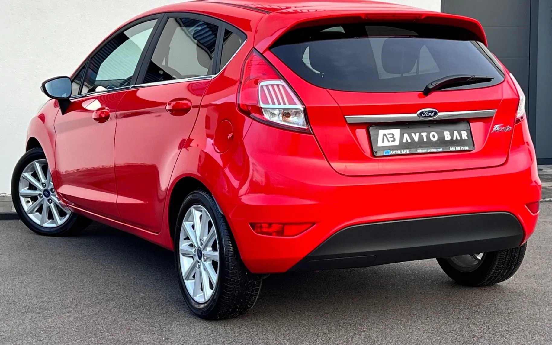 Notranja slika - Ford Fiesta - 1.25l+LED+ALU+TITANIUM+TEMP - 8
