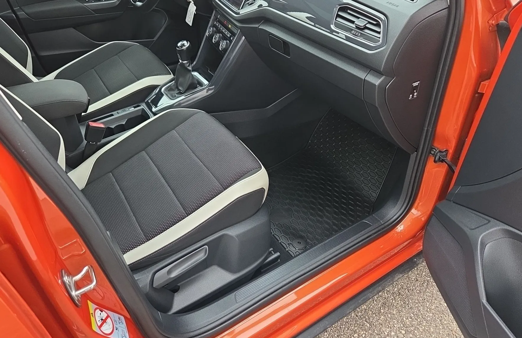 Zunanja slika - VW T-Roc - 1.5 TSI ACT Sport 110  150 - 13