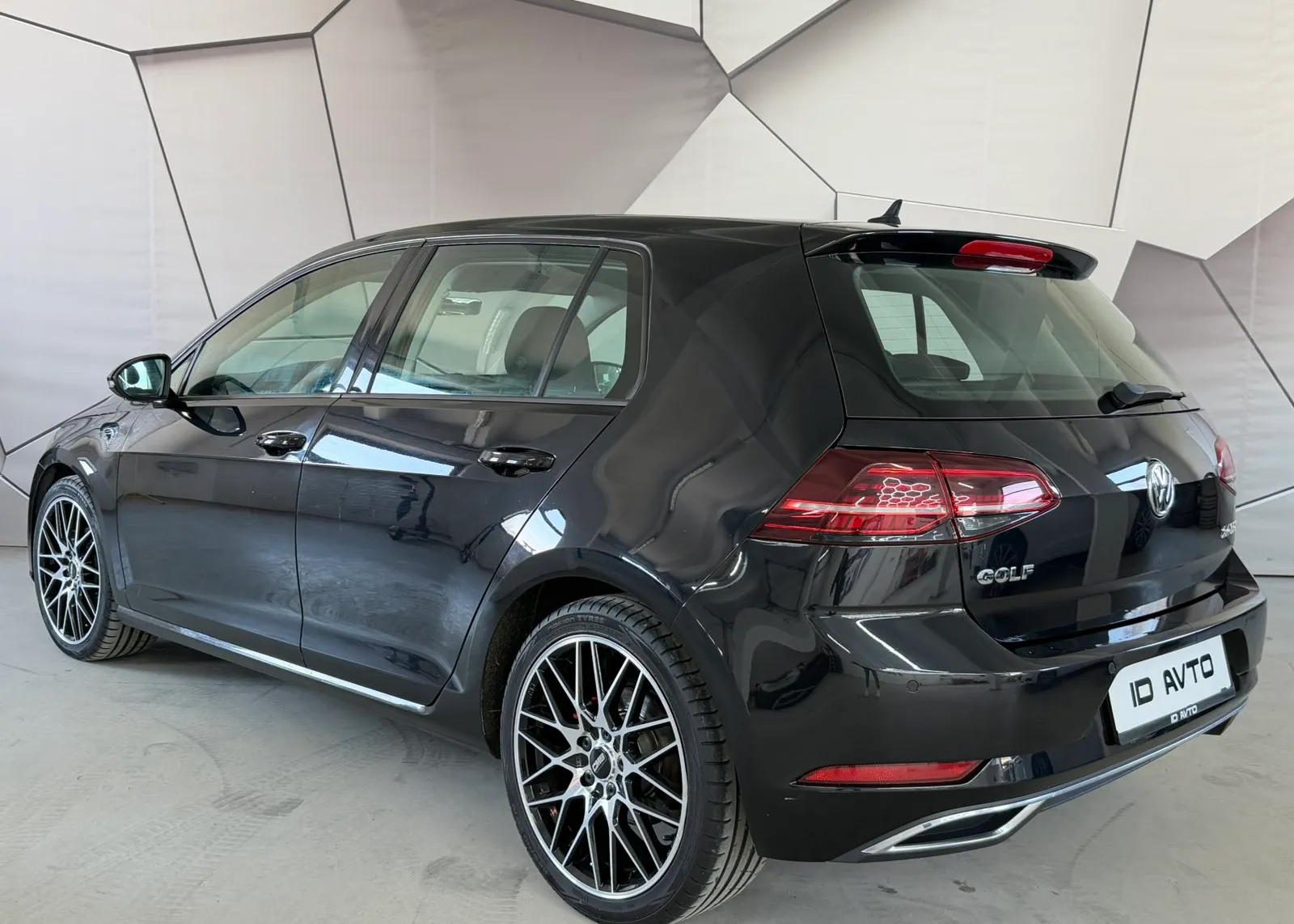 Zunanja slika - VW Golf - 2,0 TDI BMT 40 let DSG - 5