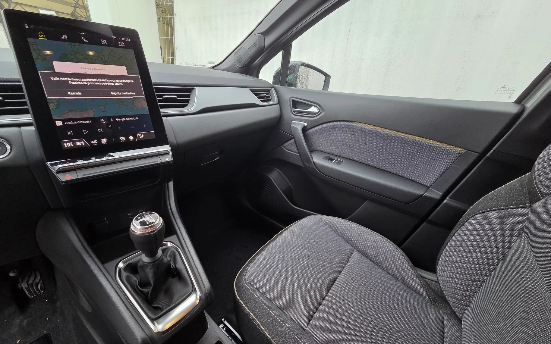 Zunanja slika - Renault Captur - TCe 115 Techno + VZDOLŽNI STREŠNI NOSILCI - 12