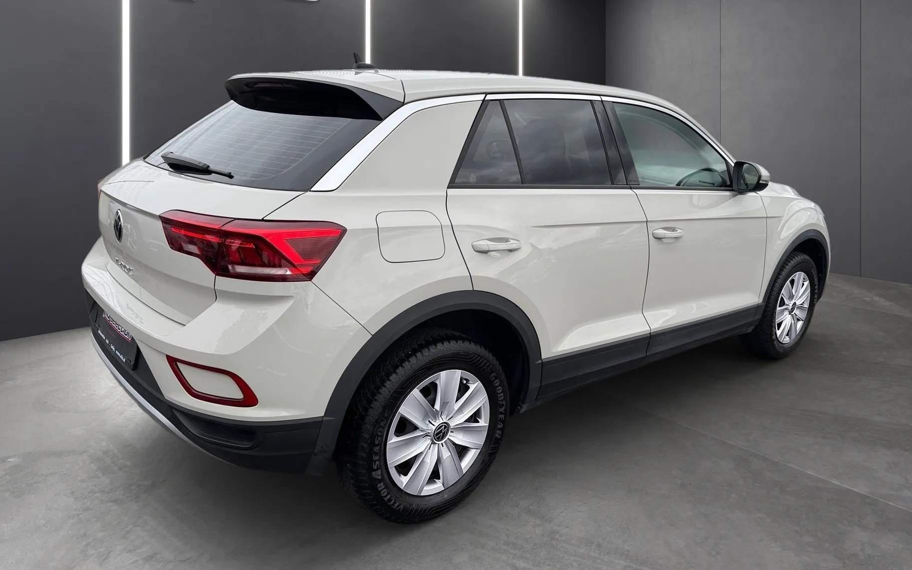 Zunanja slika - Volkswagen T-Roc - 1.0 TSI BMT Life-komaj 31.131 KM-1.lastnik-Virtual - 3