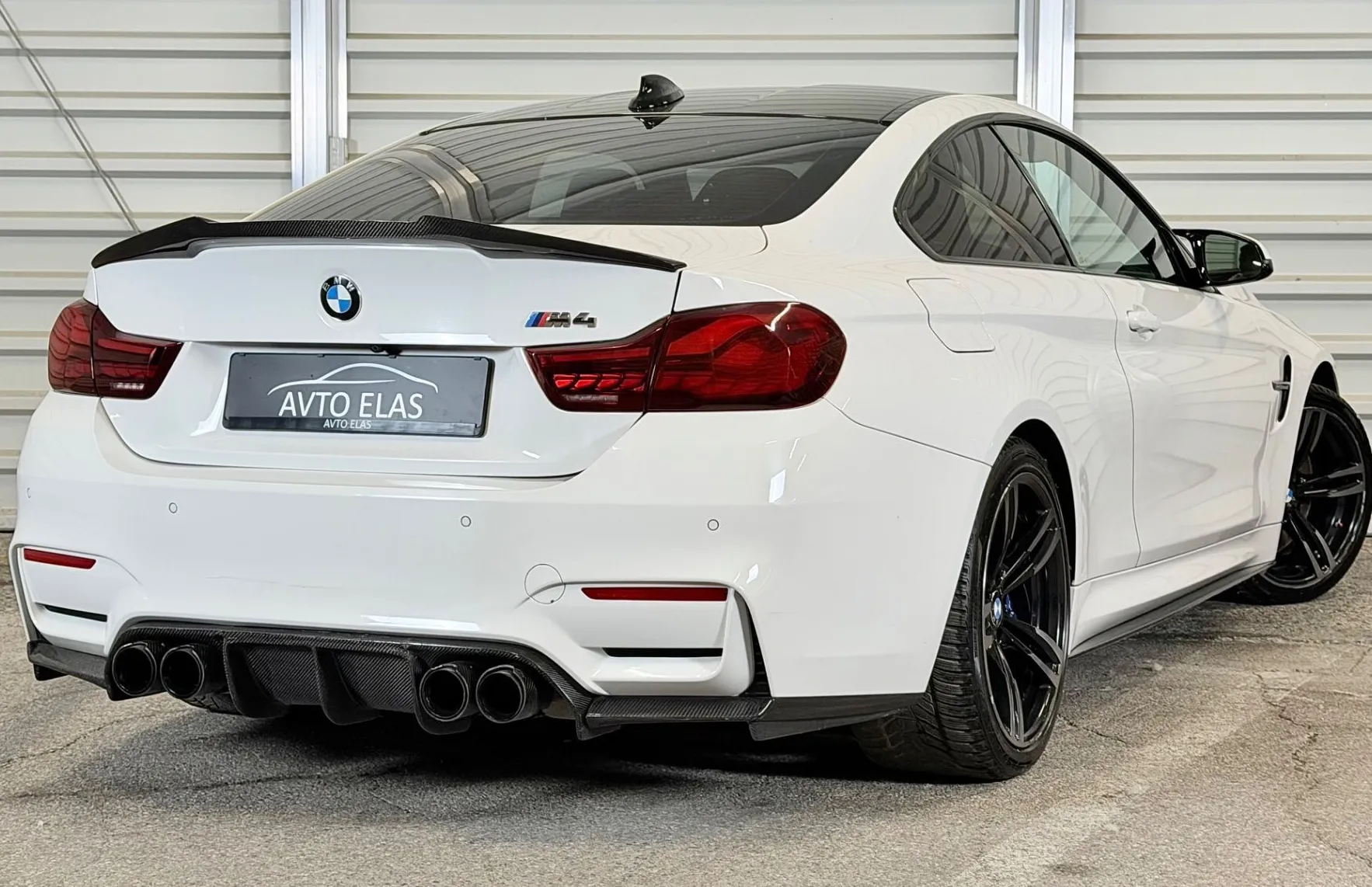 Zunanja slika - BMW M4 - Coupé - HARMAN - CARBON - KAMERA - HUD - PDC - 6