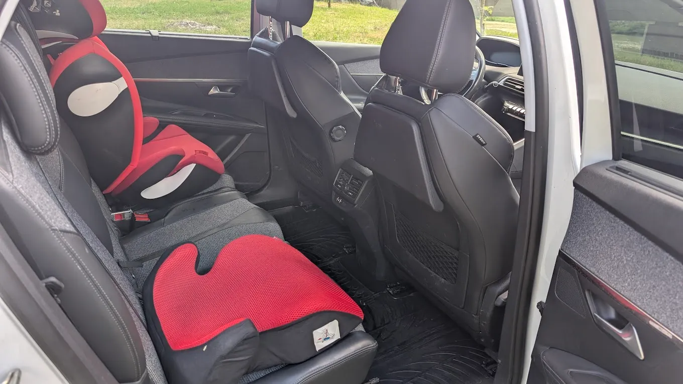 Notranja slika - Peugeot 5008 - 1,6 BlueHDi Allure - 5
