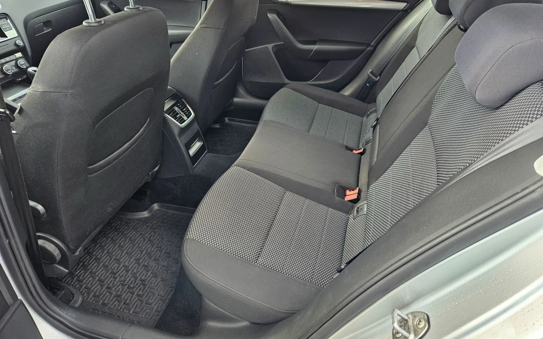 Notranja slika - Škoda Octavia - 1.6 TDI Family - 19