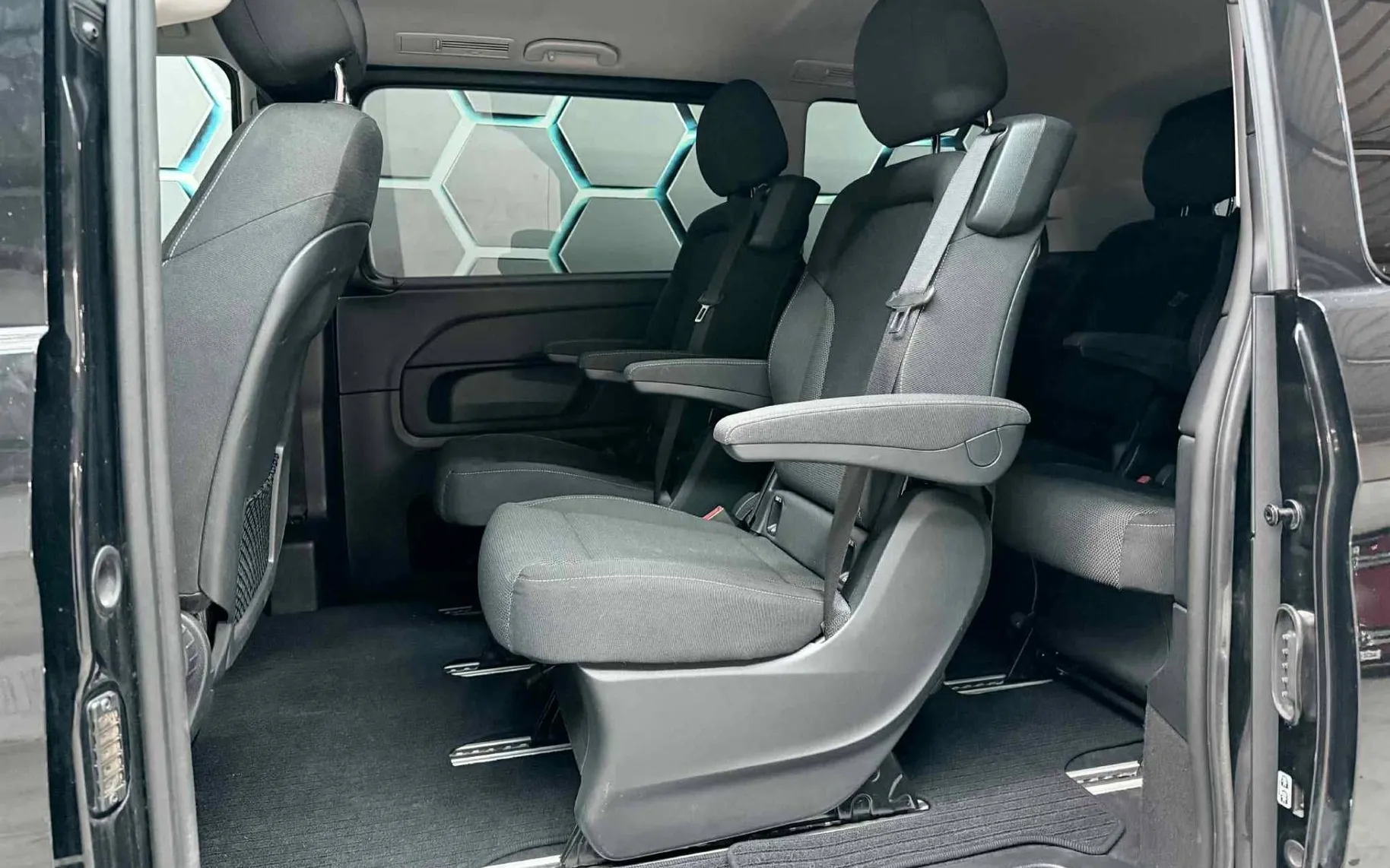 Notranja slika - Mercedes-Benz V-Razred - V 250D•KRATKI•LED•LANE ASSIST•MRTVI KOTI•KAMERA• - 10