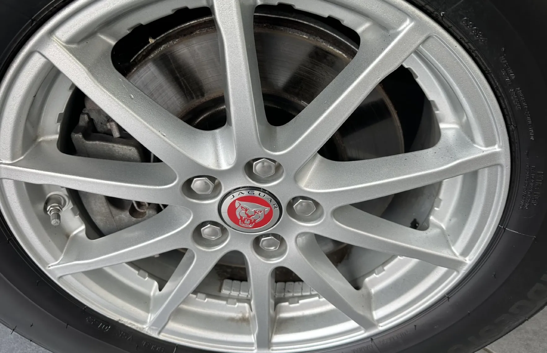 Zunanja slika - Jaguar E-PACE - AWD 2.0 TD4.4X4.R-Dynamic.KAMERA.LED.44.493 KM - 4