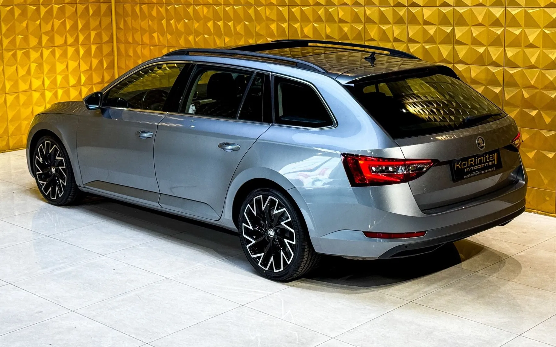 Notranja slika - Škoda Superb - 2.0 TDI 4X4 AUT.-PANO-GRETJE-NAVI-RADAR TEMP - 8