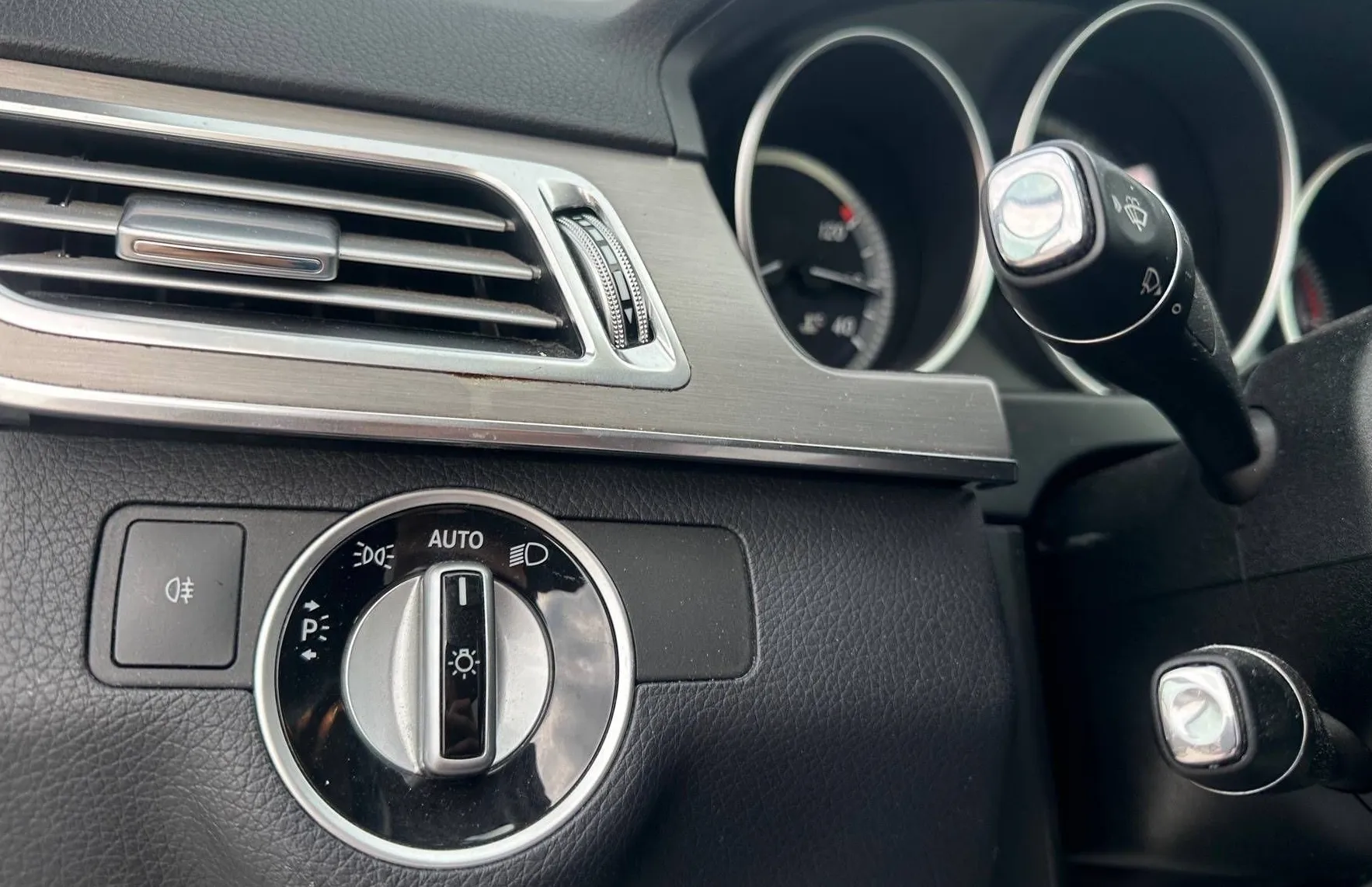 Zunanja slika - Mercedes-Benz E-Razred - 250 CDI SLOVENSKO VOZILO NAVI PDC TEMPOMAT TOP - 17