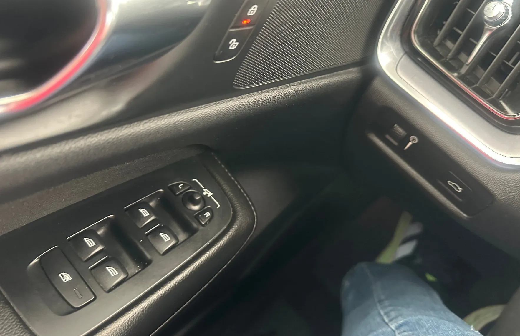 Zunanja slika - Volvo V60 - D3 Momentum Pro Avt+4 ALU.USNJE.NAVI.4X4.TOP - 14
