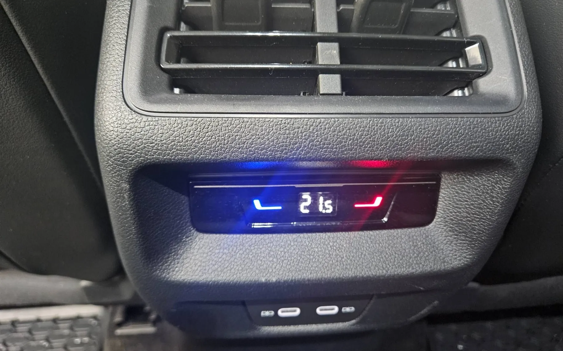 Notranja slika - Volkswagen Tiguan - 1.5 TSI eHybrid Elegance DSG - 9