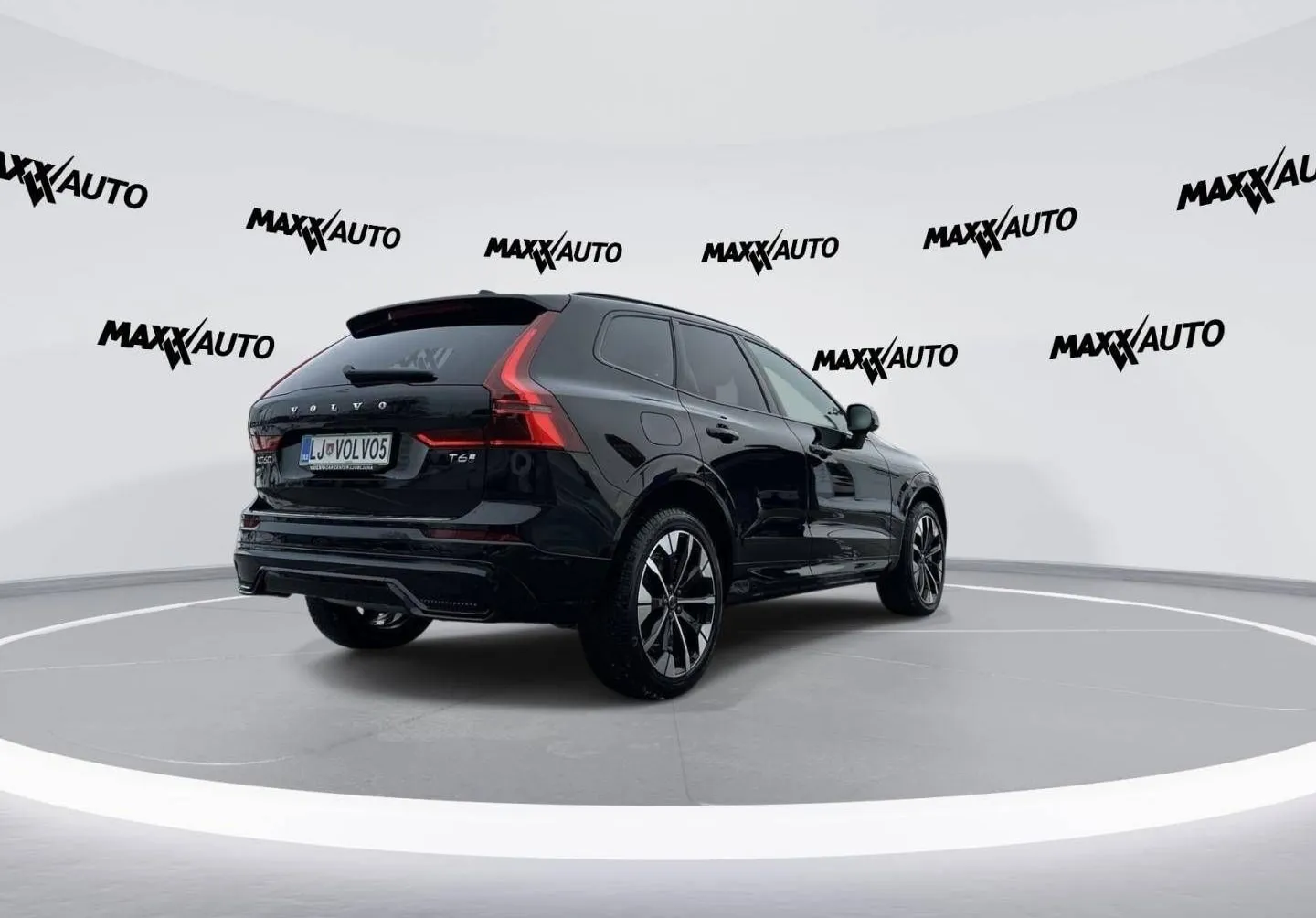 Zunanja slika - Volvo XC60 - T6 AWD Plug-in hybrid Electric   Petrol Plus Dark. - 5