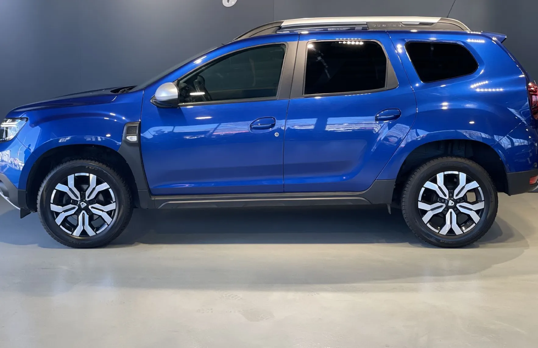 Zunanja slika - Dacia Duster - 1.5DCI-NAVIGACIJA-KEYLESS-KAMERA-LED-ALU-76000KM - 4