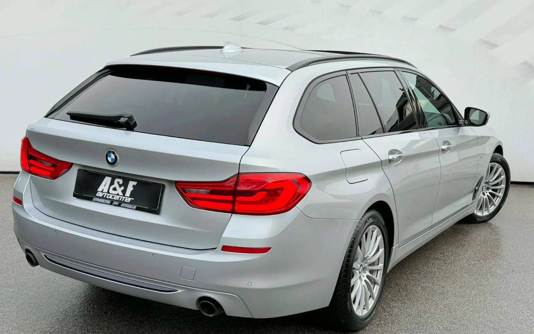 Zunanja slika - BMW Serija 5 - Touring: 520d-AUT-SPORT-FUL LED-LIZING ZA TUJCE-PANORAMA - 5