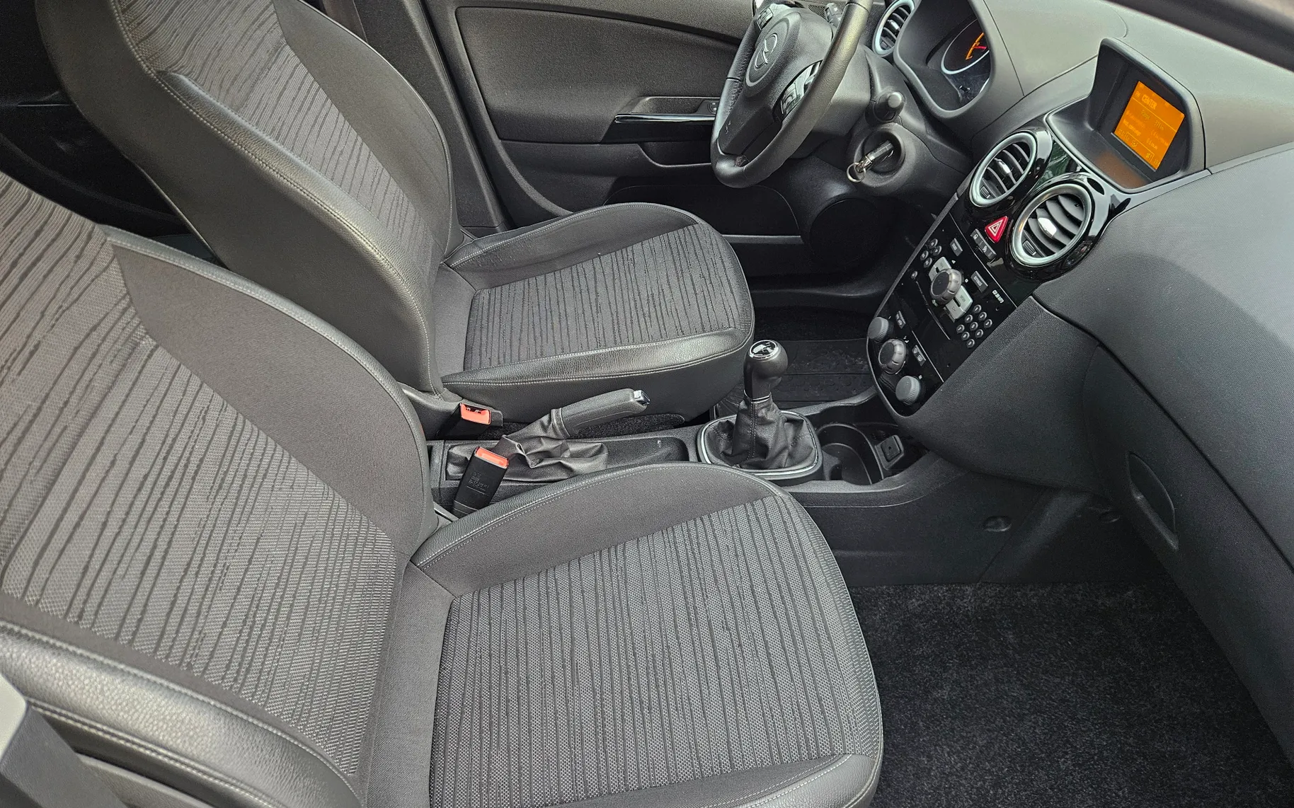 Notranja slika - Opel Corsa - Active 1,4 16V - 12