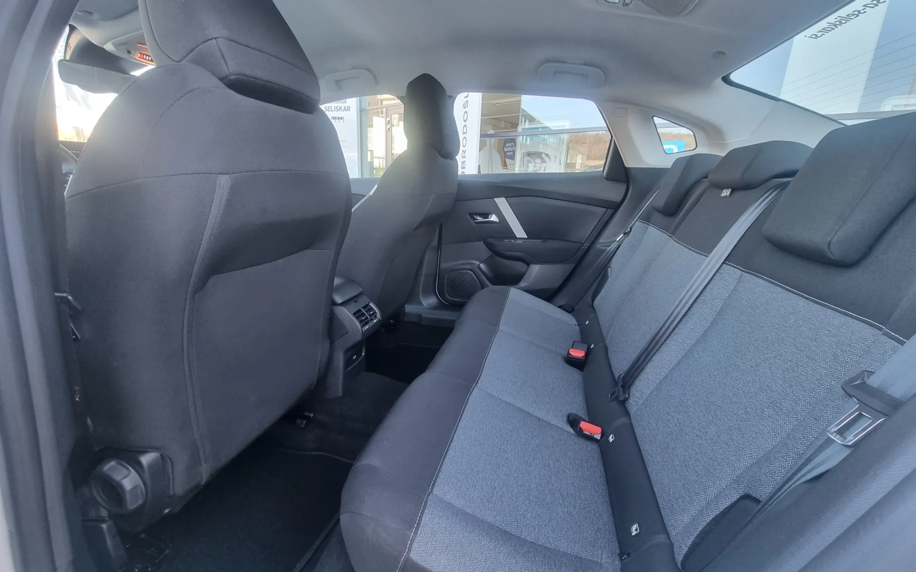 Zunanja slika - Citroën C4 - 1.2 PURETECH - KOT NOV - SAMO 26.488KM - 9