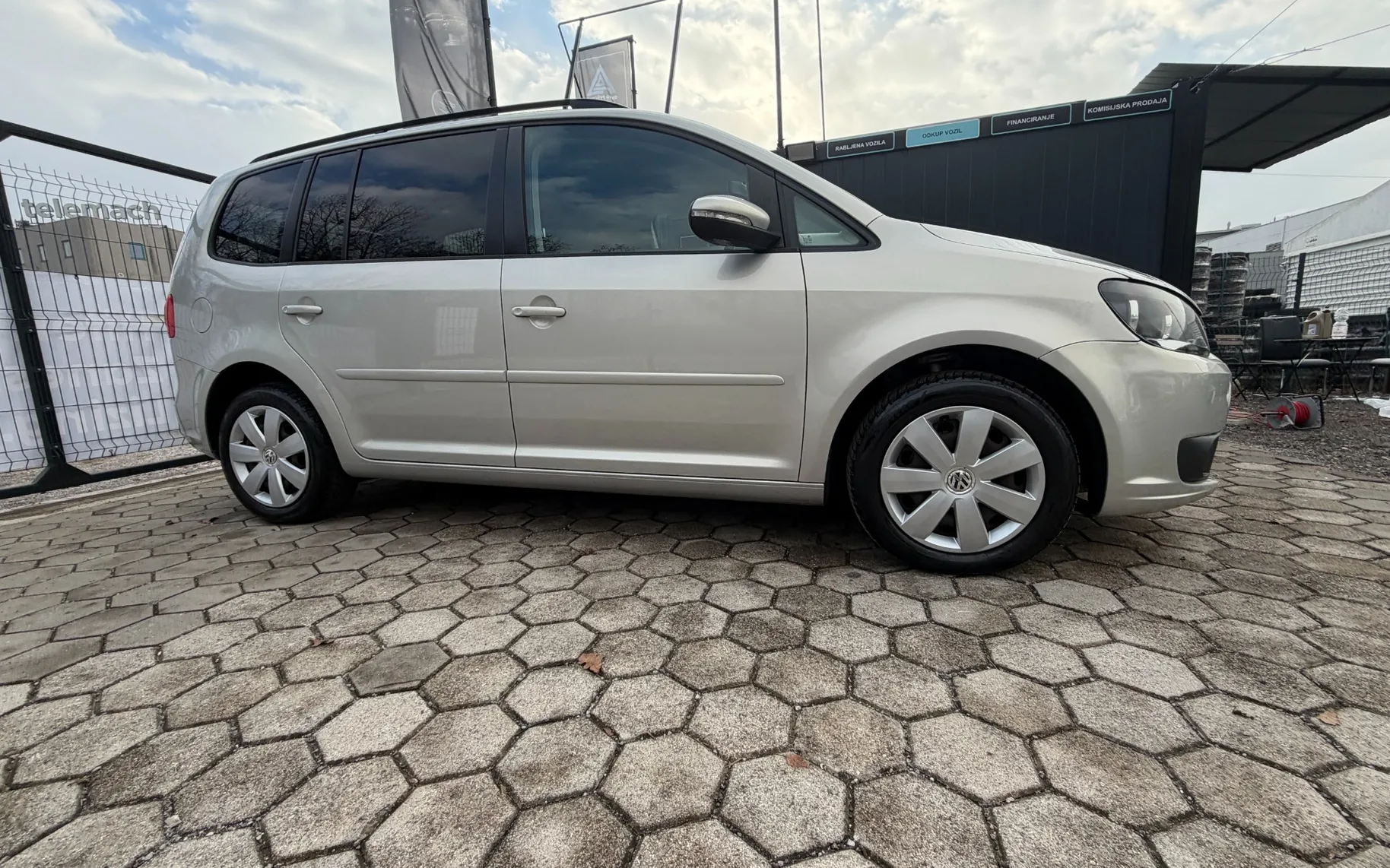 Zunanja slika - Volkswagen Touran - 1.6 TDI BlueMotion | AVT | 7 SED - 19