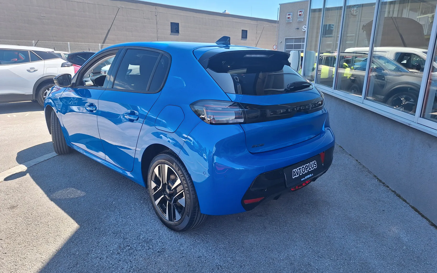 Zunanja slika - Peugeot 208 - Allure1.2 Turbo 100 - NA ZALOGI - 2