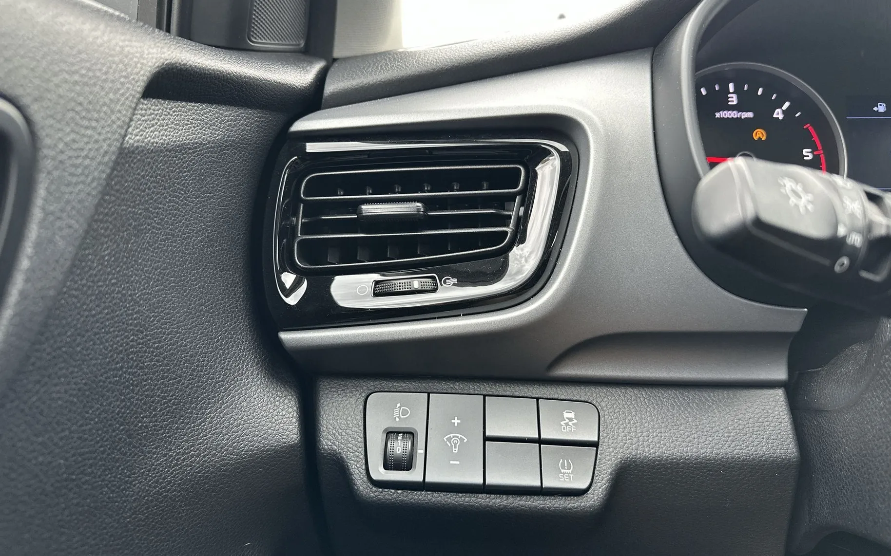 Zunanja slika - KIA Stonic - 1.6 CRDI EX Edition 6M T - 14