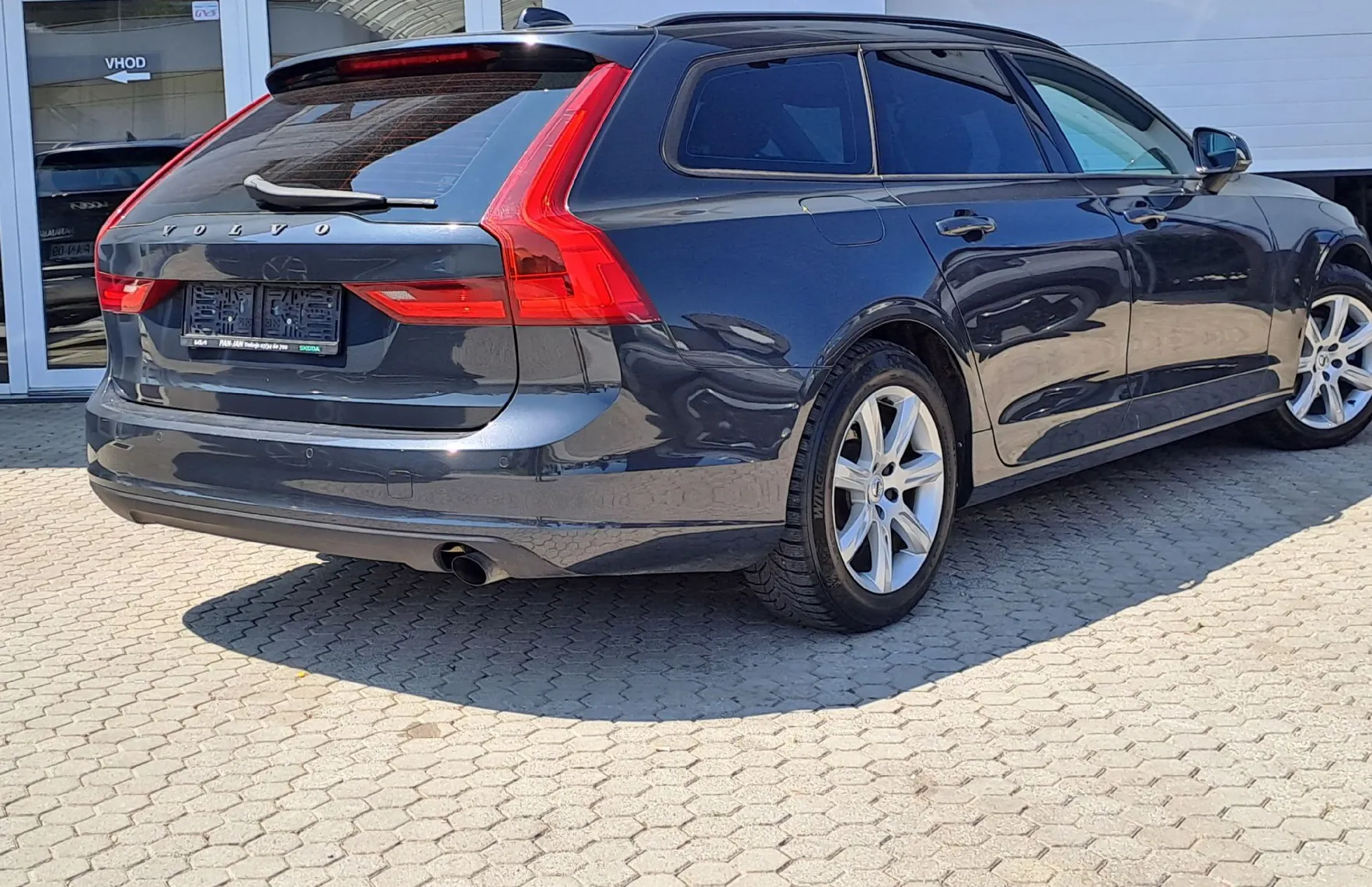 Zunanja slika - Volvo V90 - D3 Kinetic - 4
