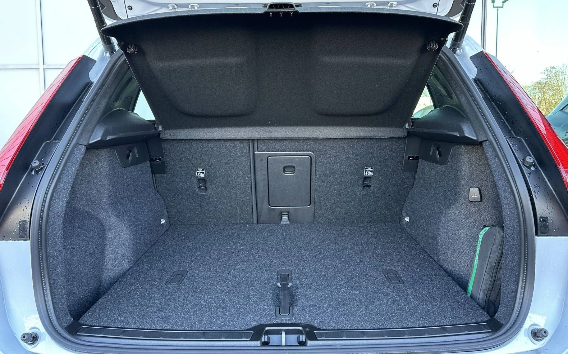 Notranja slika - Volvo XC40 - B3 P Core AT DCT 3 leta garancije + 3 servisi... - 12