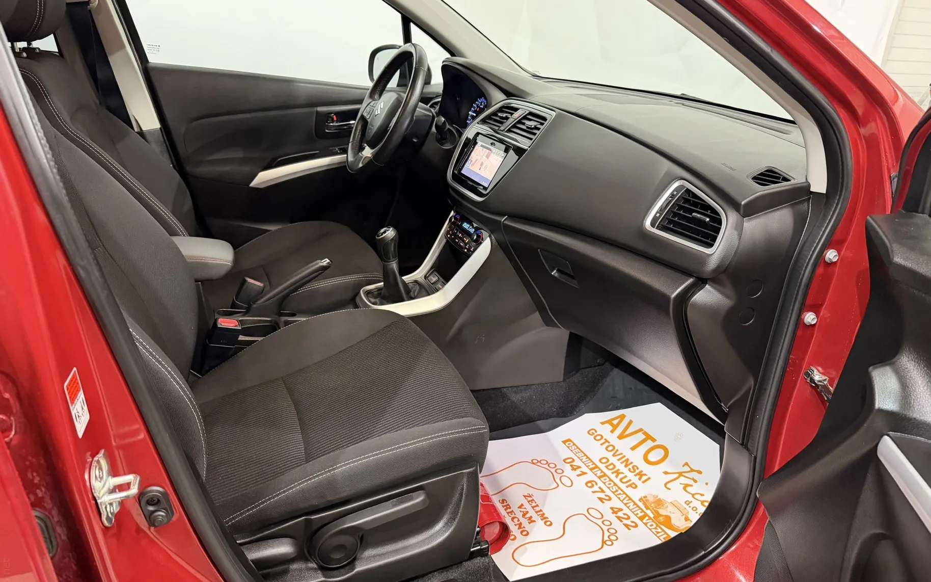 Notranja slika - Suzuki SX4 S-Cross - 1.0i-BI-XENON-KAMERA-NAVI-RADAR TEM-GRETJE SED-A.. - 11