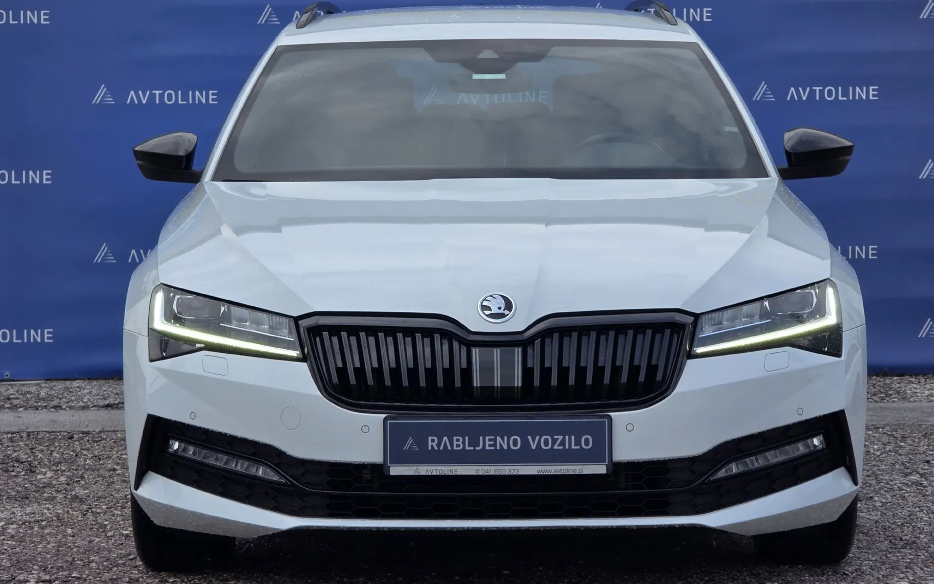 Zunanja slika - Škoda Superb - 1.5 TSI Sportline Combi 110 kW DSG AMBI NAVI EL SE - 2