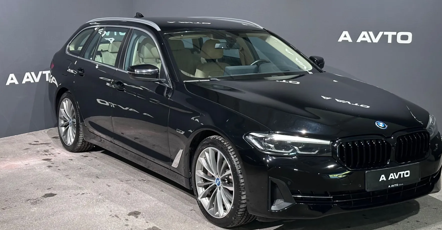 Zunanja slika - BMW Serija 5 - Touring: 530e Touring Avt.-USNJE-KAMERA-VK-19COL-NAVI-HU - 2