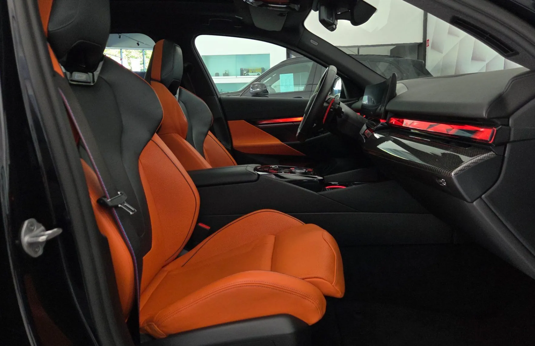 Zunanja slika - BMW M5 - Touring-RADAR-KLJUKA-KAM360-KEYLESS-HUD - 13